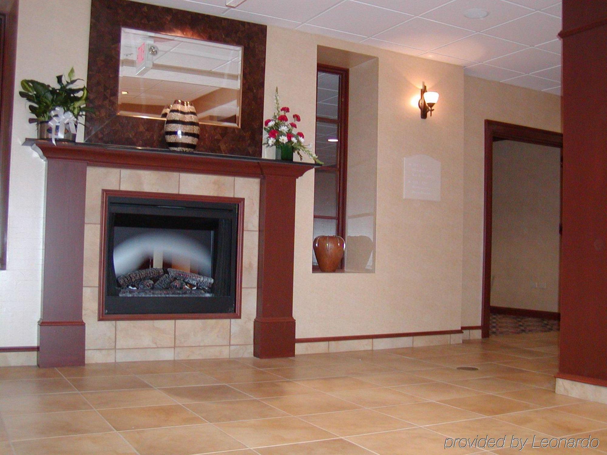 Holiday Inn Express Hotel & Suites Kent State University Dalaman gambar